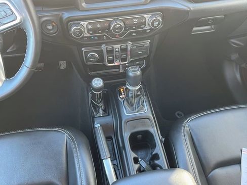 Used 2022 Jeep Wrangler Unlimited Sahara w/ Cold Weather Group AWD/4WD image 25