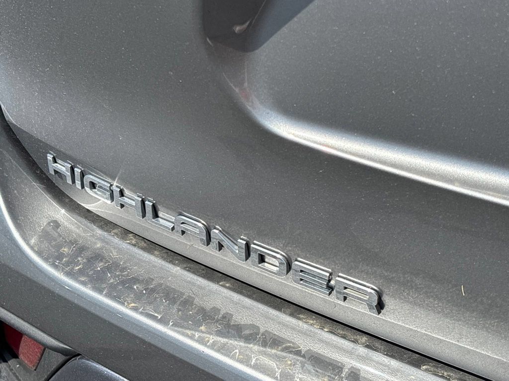 Used 2026 Toyota Highlander Limited AWD/4WD image 38