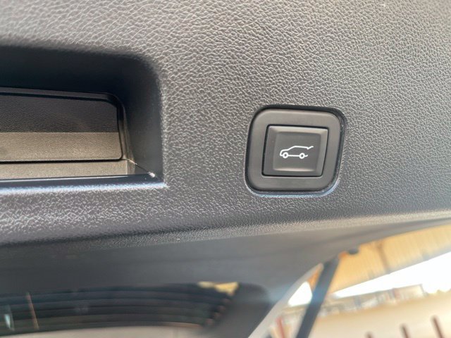 Used 2026 GMC Acadia Elevation FWD image 10