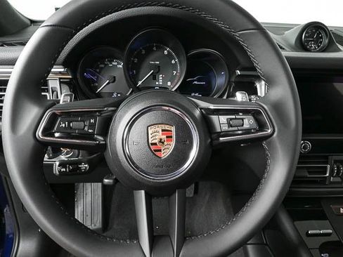 Certified 2025 Porsche Macan image 8