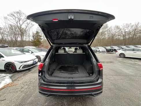 Certified 2022 Volkswagen Tiguan SE R-Line image 17