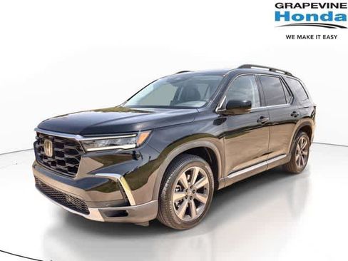 Used 2025 Honda Pilot Touring image 1