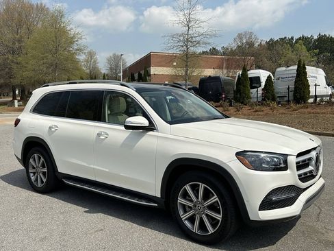 Used 2023 Mercedes-Benz GLS 450 4MATIC image 2