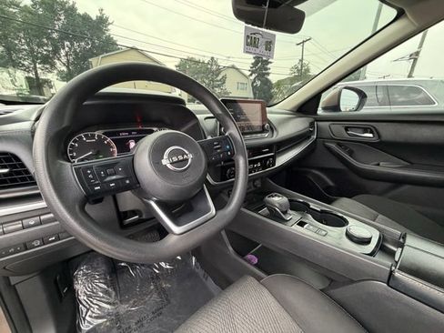 Used 2024 Nissan Rogue SV AWD/4WD image 16