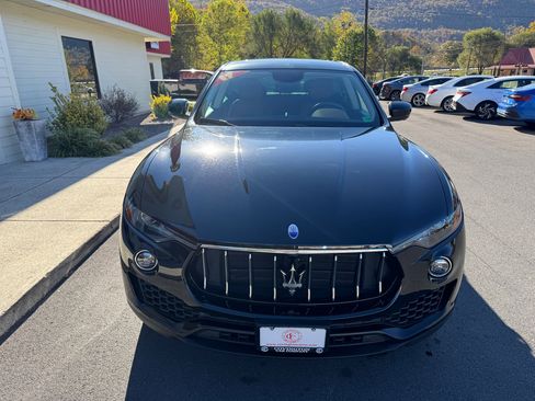 Used 2017 Maserati Levante image 9