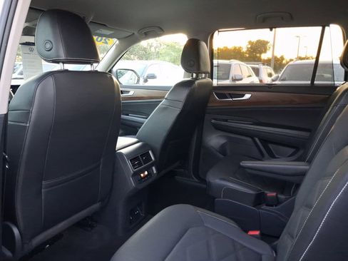 Used 2024 Volkswagen Atlas SE AWD/4WD image 7