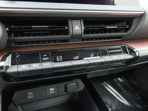 Used 2026 Toyota Prius Plug-In Hybrid image 20