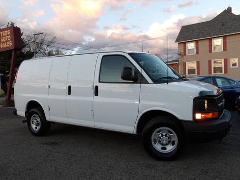 Used 2015 Chevrolet Express 2500 image 8