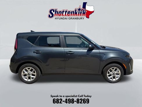 Used 2025 Kia Soul LX w/ LX Technology Package FWD image 5