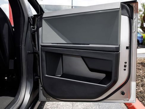 Used 2025 Tesla Cybertruck AWD Crew Cab image 15