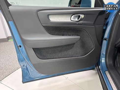 Used 2025 Volvo XC40 B5 Plus image 9