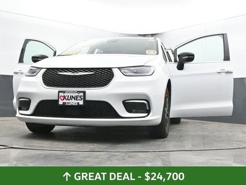 Used 2024 Chrysler Pacifica Touring-L FWD image 70