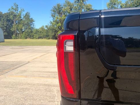 Used 2025 GMC Sierra 3500 SLT w/ SLT Premium Package AWD/4WD image 31