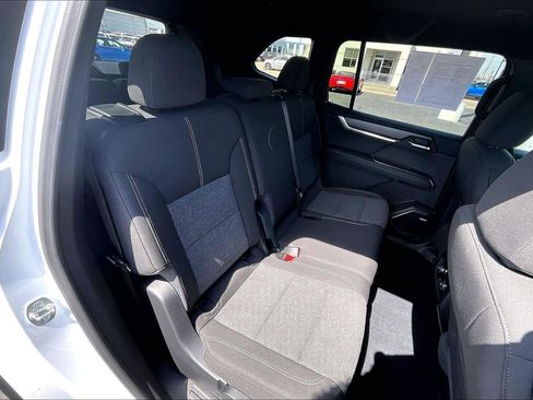 Used 2025 GMC Acadia Elevation FWD image 24