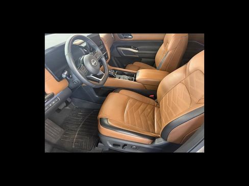 Used 2023 Nissan Pathfinder Platinum AWD/4WD image 11