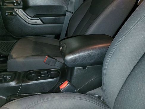 Used 2018 Jeep Wrangler Unlimited Sport S image 27