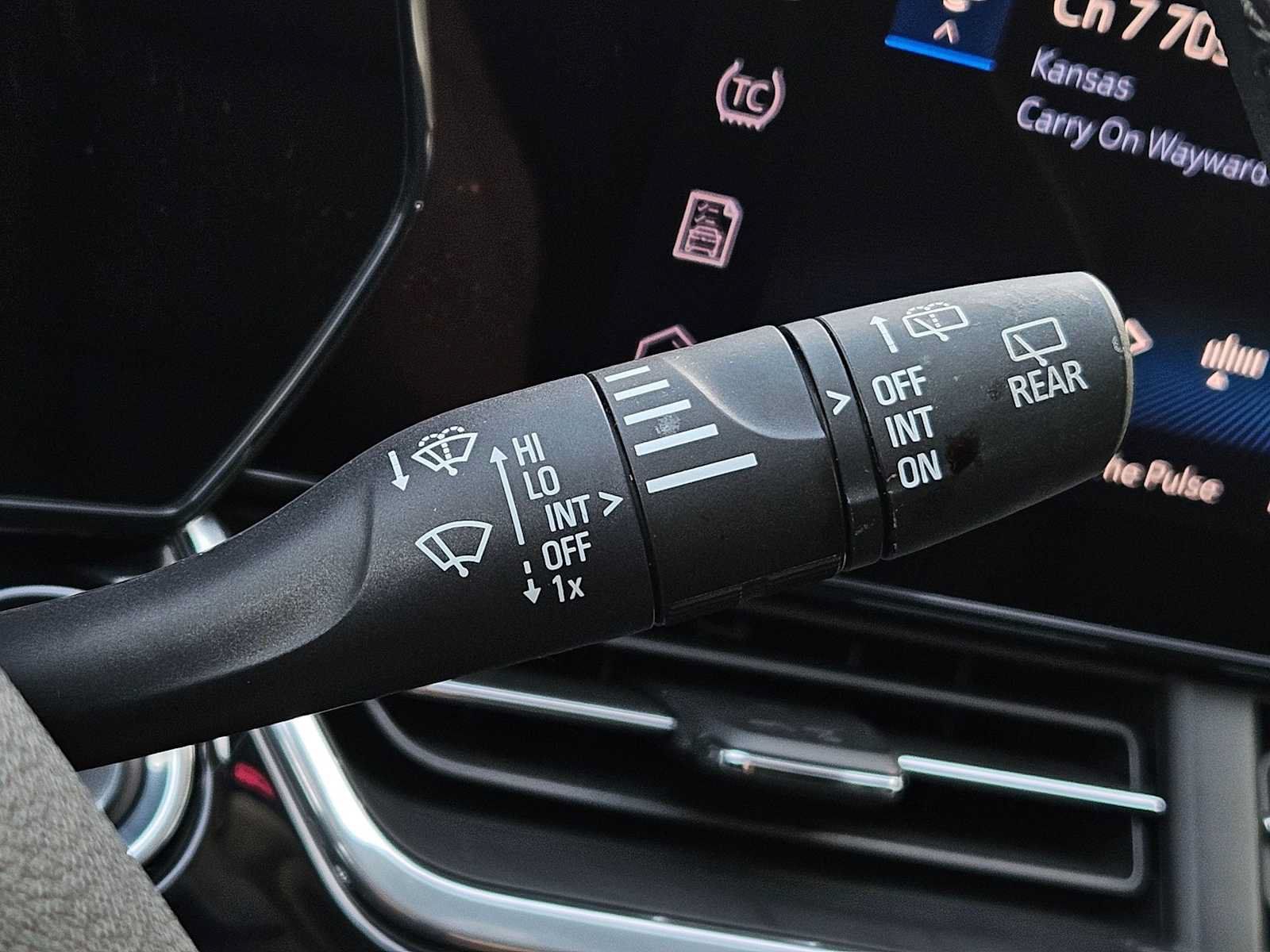 Used 2024 Chevrolet Trax ACTIV w/ Sunroof Package FWD image 24