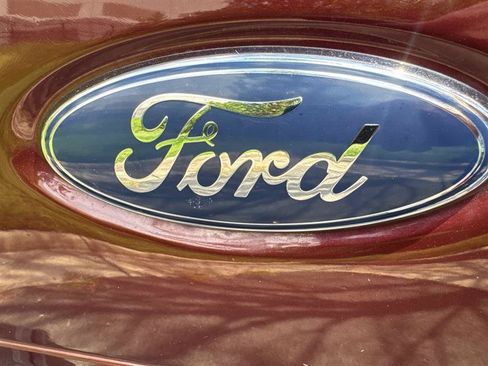 Used 2011 Ford F250 Lariat w/ Lariat Interior Pkg AWD/4WD image 28