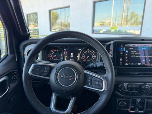Used 2025 Jeep Wrangler Unlimited Sahara AWD/4WD image 34