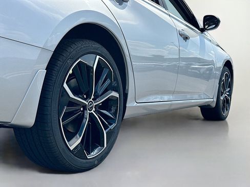 New 2025 Nissan Altima 2.5 SR image 12