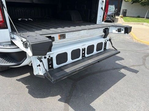 Used 2023 GMC Sierra 1500 AT4 w/ Technology Package AWD/4WD image 9