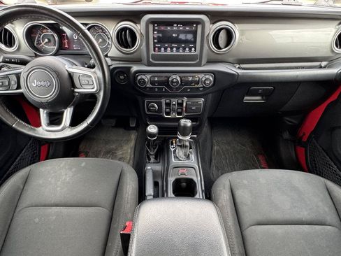 Used 2019 Jeep Wrangler Unlimited Sahara AWD/4WD image 17