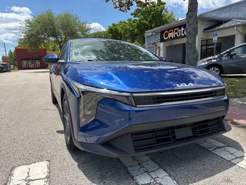 Used 2025 Kia K4 LXS FWD image 2