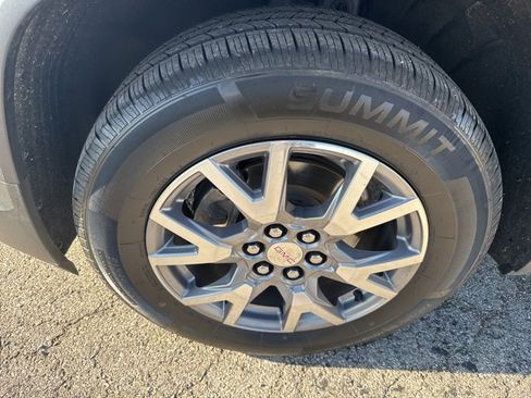 Certified 2020 GMC Acadia SLT w/ Driver Alert Package II image 11