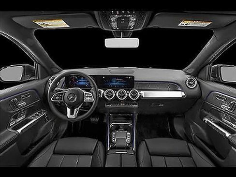 Used 2023 Mercedes-Benz GLB 250 4MATIC image 36