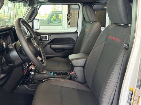 Used 2025 Jeep Wrangler Unlimited Rubicon AWD/4WD image 11