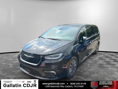 Used 2023 Chrysler Pacifica Limited