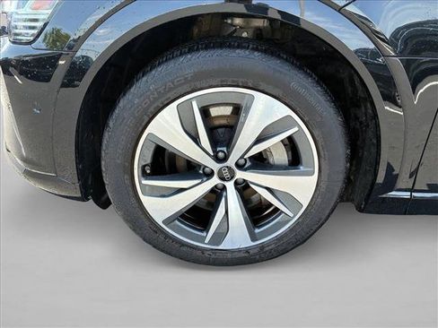 Used 2024 Audi Q8 e-tron Premium Plus AWD/4WD image 9