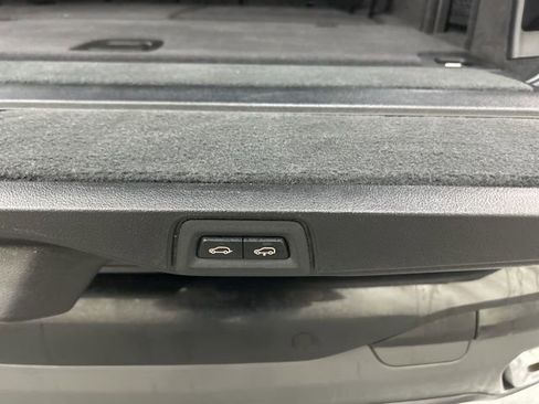 Used 2024 BMW X7 xDrive40i w/ M Sport Package image 32