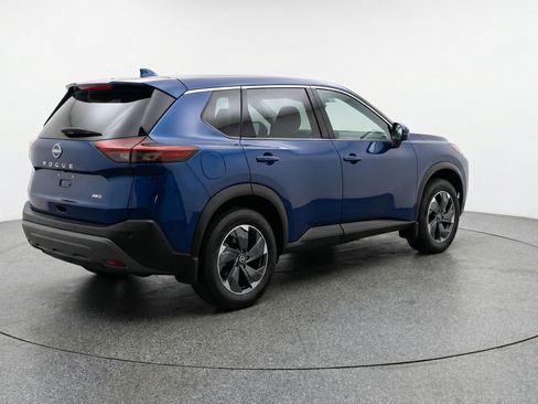 Used 2025 Nissan Rogue SV image 9
