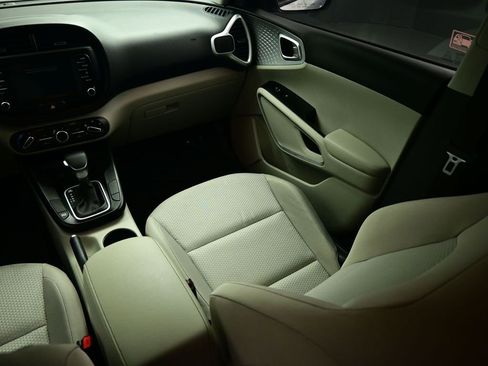 Used 2020 Kia Soul LX image 14