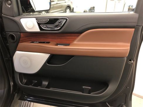 Used 2024 Lincoln Navigator L Reserve image 38