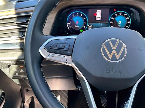 Certified 2024 Volkswagen Atlas SE image 23