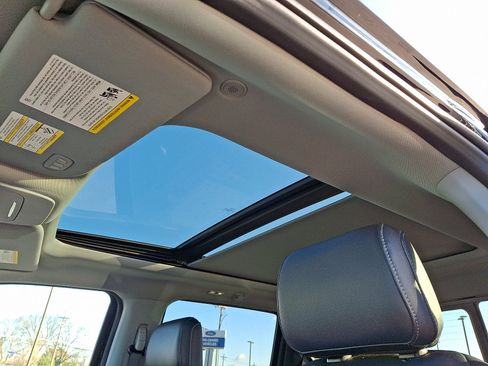 Certified 2022 Ford F150 Lariat w/ Equipment Group 502A High image 17