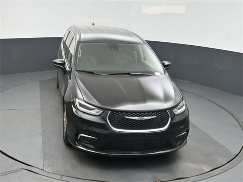 Used 2024 Chrysler Pacifica Touring-L image 35