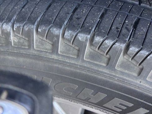 Used 2023 Ford Explorer XLT w/ Equipment Group 202A RWD image 4