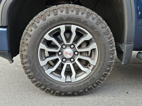 Used 2020 GMC Sierra 1500 AT4 w/ AT4 Premium Package image 13