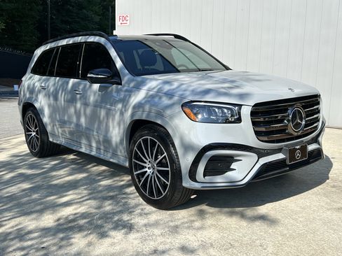 Certified 2025 Mercedes-Benz GLS 450 4MATIC image 4