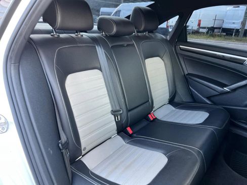 Used 2018 Volkswagen Passat GT image 16