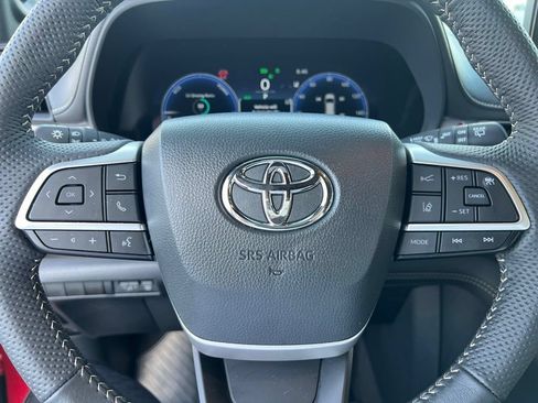 Certified 2026 Toyota Sienna Limited FWD image 18