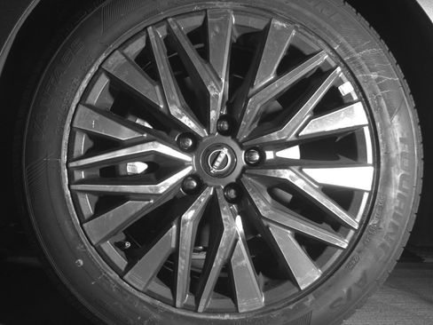 Used 2025 Nissan Altima 2.5 SV image 12