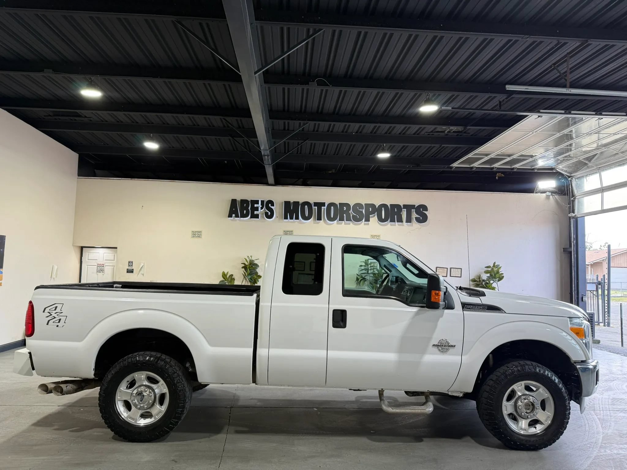 Used 2016 Ford F250 XLT AWD/4WD image 7