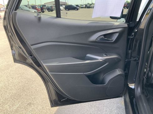 Used 2025 Chevrolet Trax LT FWD image 43