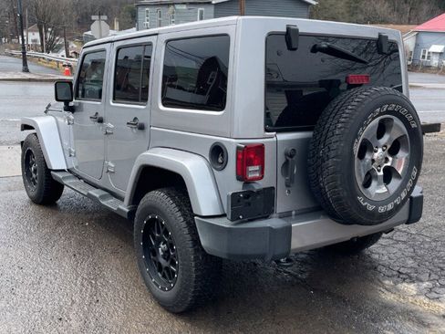 Used 2018 Jeep Wrangler Unlimited Sahara w/ Connectivity Group image 7