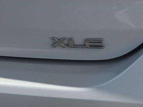 Used 2022 Toyota Highlander XLE FWD image 9