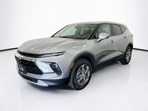 Used 2026 Chevrolet Blazer LT FWD image 3